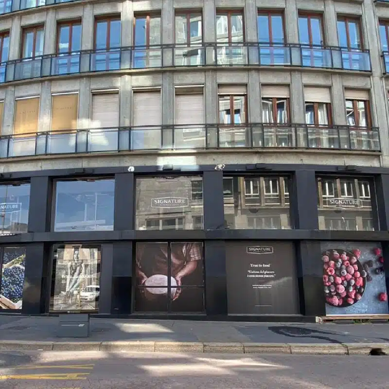 Grafiche vetrine showroom Milano